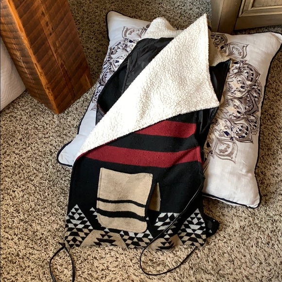 American Rags Vest - Picture 2 of 7